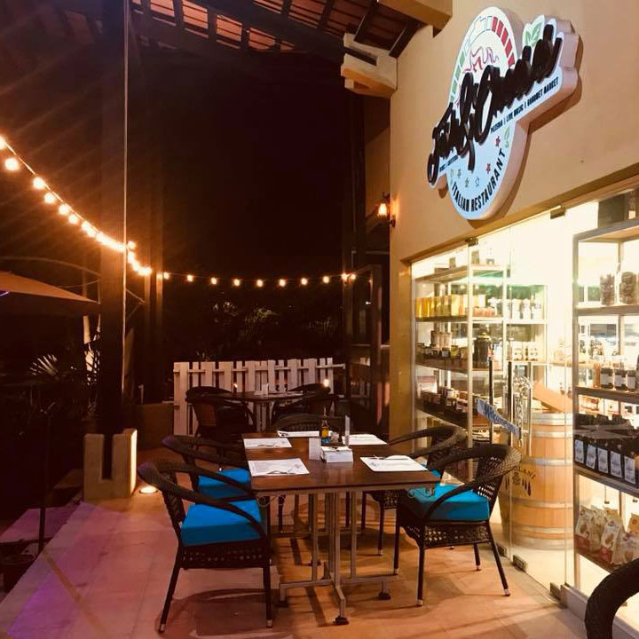 Walter's Fish & Cheeses in Tamarindo, Costa Rica